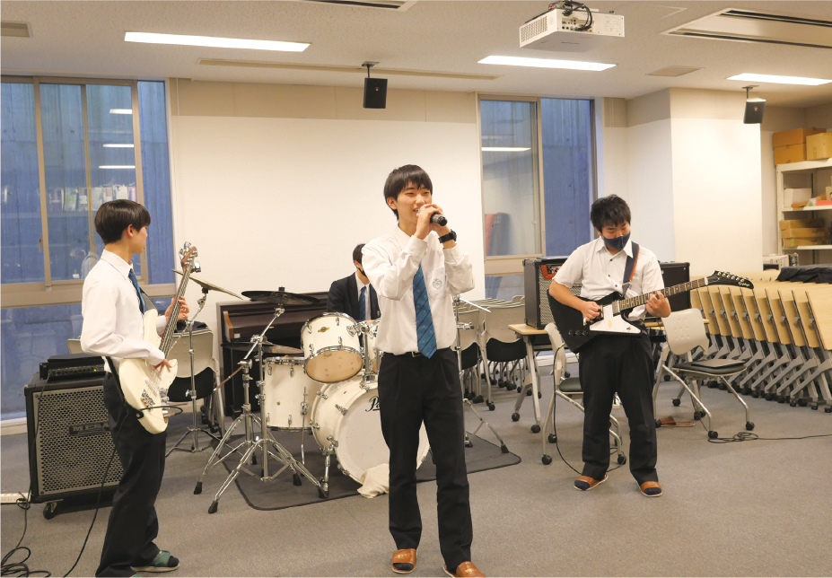 軽音楽部の部活の様子