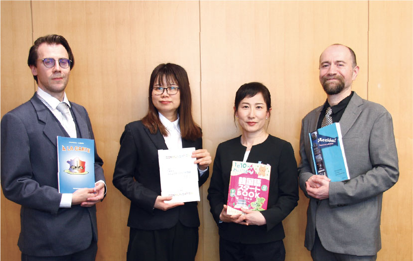 外国語教師たちの写真